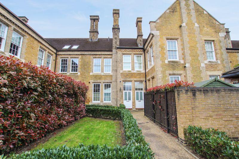 Chapel Drive, Dartford 3 bed terraced house for sale £450,000