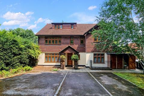 3 bedroom apartment for sale, Woodlands Close, Gerrards Cross, Buckinghamshire, SL9