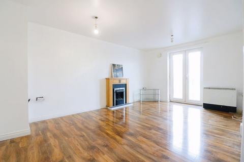 2 bedroom flat for sale, Noble Court, Mill Street, Slough