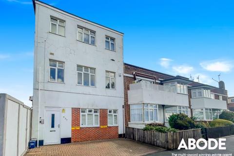 2 bedroom apartment for sale, London Road, Leigh-On-Sea