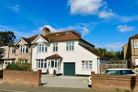 15 Arbuthnot Lane, Bexley, DA5 1EH
