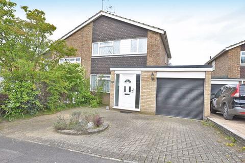 3 bedroom semi-detached house to rent, Hill Brow, Bearsted