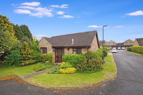 2 bedroom bungalow to rent, Bumbles Close, Rochester