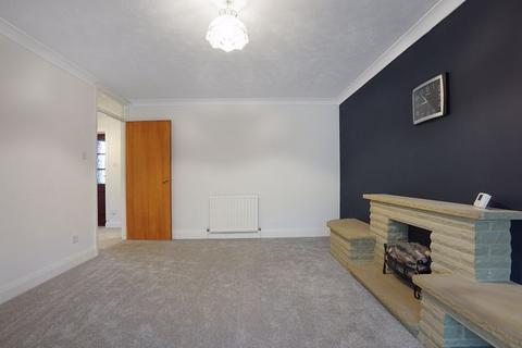2 bedroom bungalow to rent, Bumbles Close, Rochester