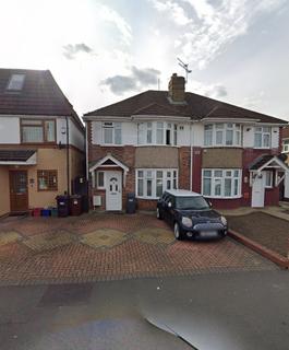 3 bedroom semi-detached house to rent, Berkeley Avenue, Cranford