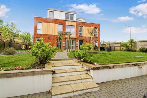 2 bedroom apartment for sale, CATERHAM ON THE HILL