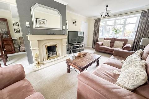 8 Leandor Drive, Sutton Coldfield, B74 2EW