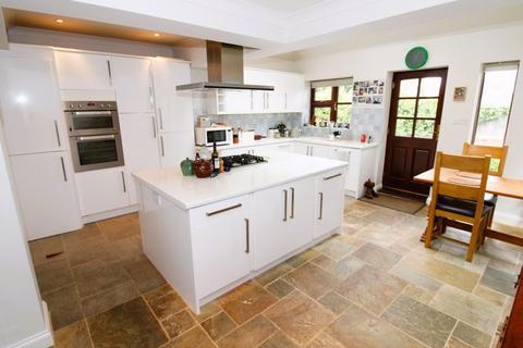 7 Flint Close, Banstead, SM7 3AP