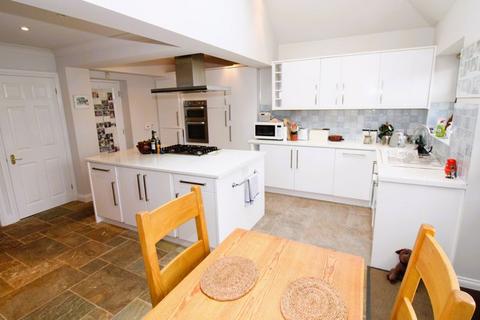 7 Flint Close, Banstead, SM7 3AP