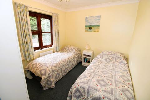 7 Flint Close, Banstead, SM7 3AP