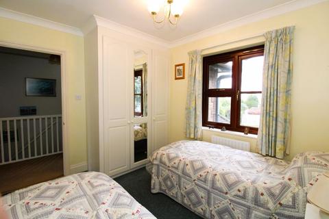 7 Flint Close, Banstead, SM7 3AP