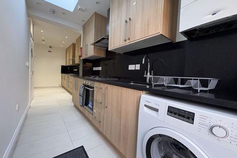 undefined, Uxbridge Road, Southall, UB1