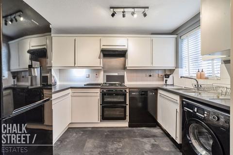 13 Bancroft Chase, Hornchurch, RM12 4DP