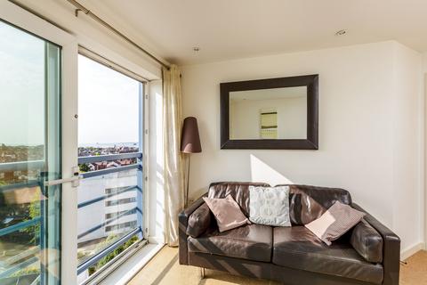 1 bedroom apartment to rent, The Crescent Building, Gunwharf Quays, PO1