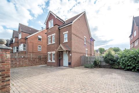 6 bedroom detached house to rent, Clapham Road, Bedford, MK41 7PW