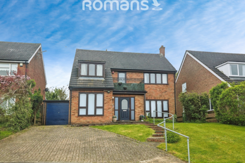 4 bedroom detached house to rent, Brands Hill Avenue