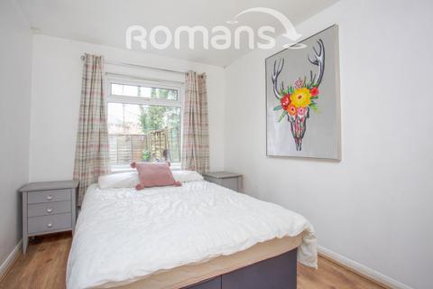 2 bedroom maisonette to rent, Blewburton Walk, Harmans Water, RG12