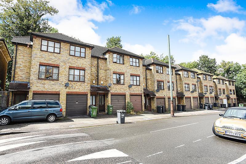 Highland Terrace, Algernon Road, SE13 2 bed terraced house £1,850 pcm