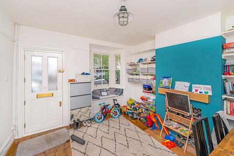 74 Angel Road, Thames Ditton, KT7 0AZ