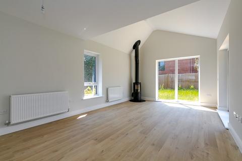 4 bedroom detached house to rent, Key Drive, Cranleigh