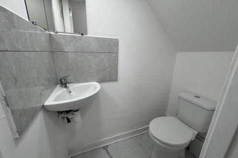2 bedroom mews to rent, Muirfield Close, Bolton