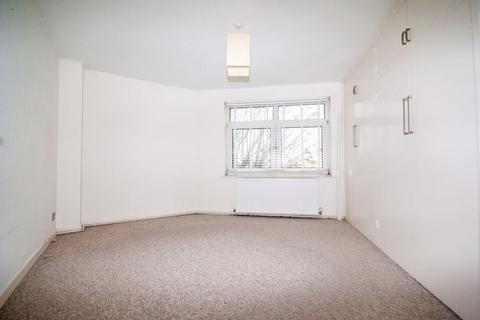 2 bedroom apartment to rent, Hadleigh Road, Leigh-On-Sea SS9