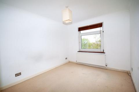 2 bedroom apartment to rent, Hadleigh Road, Leigh-On-Sea SS9