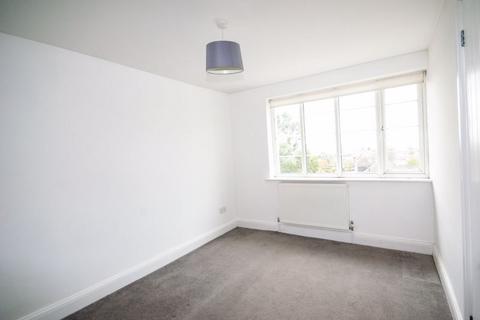 2 bedroom property to rent, London Road, Leigh-On-Sea SS9