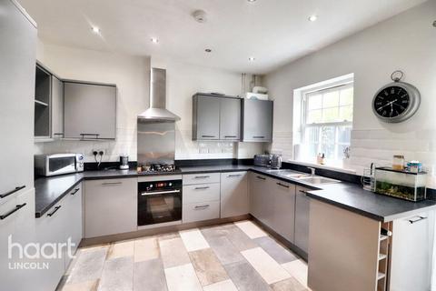 3 bedroom end of terrace house for sale, St Catherines, Lincoln