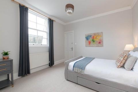 4 bedroom flat to rent, Atholl Place, West End, City Centre