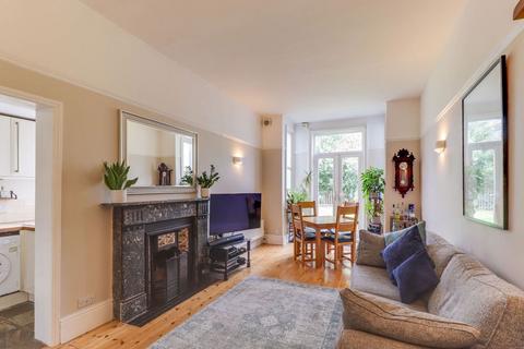 2 bedroom apartment for sale, Wilton Road, London