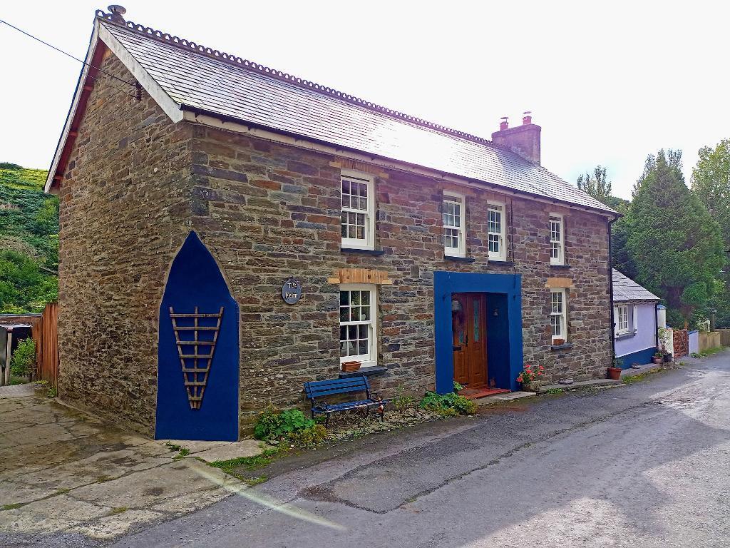 Drefelin, Drefach Felindre... 3 bed detached house for sale £425,000