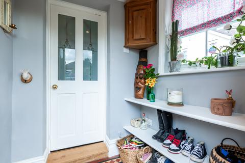 102 Cainscross Road, Stroud, GL5 4HN