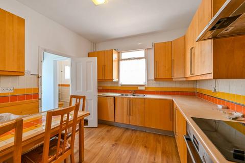 2 bedroom flat to rent, Castlewood Road, Stamford Hill, London, N16