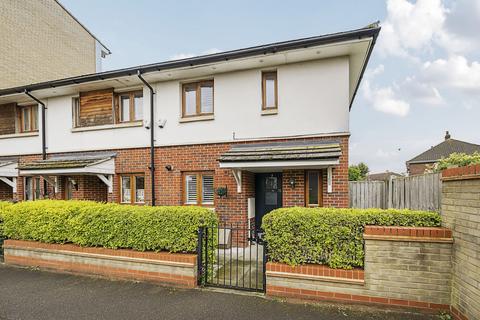 3 bedroom end of terrace house for sale, Mallory Close, Gravesend