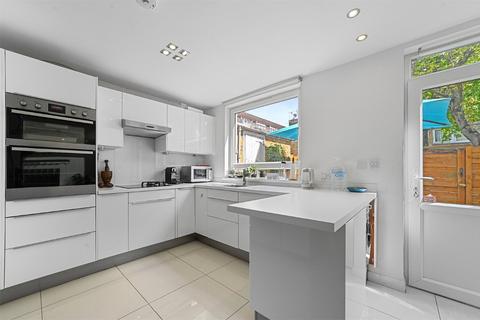 9 Tarbert Walk, London, E1 0EE