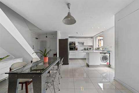 9 Tarbert Walk, London, E1 0EE