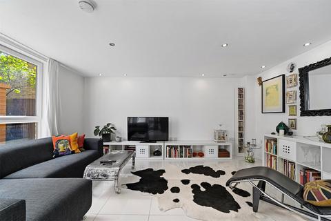 9 Tarbert Walk, London, E1 0EE