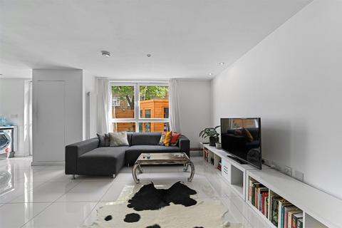 9 Tarbert Walk, London, E1 0EE