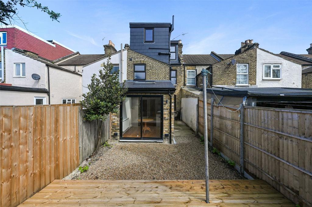 Selby Road, E11