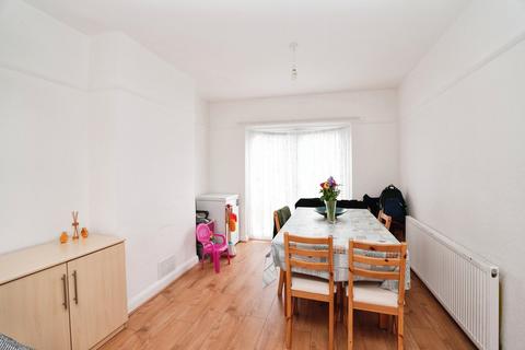 81 Ramsgill Drive, Ilford, IG2 7TP