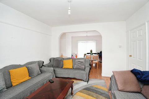 81 Ramsgill Drive, Ilford, IG2 7TP