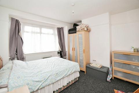 81 Ramsgill Drive, Ilford, IG2 7TP