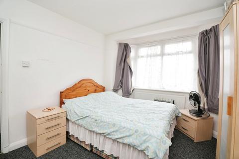 81 Ramsgill Drive, Ilford, IG2 7TP
