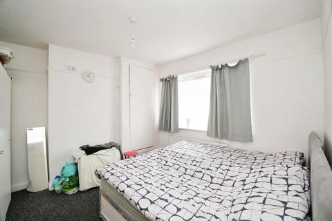 81 Ramsgill Drive, Ilford, IG2 7TP
