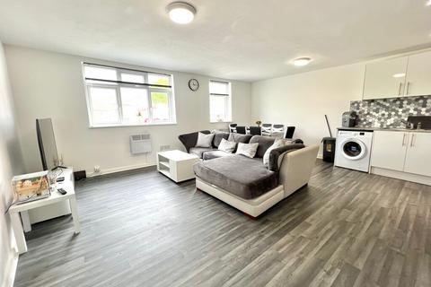 3 bedroom apartment to rent, Frindsbury Road, Rochester ME2