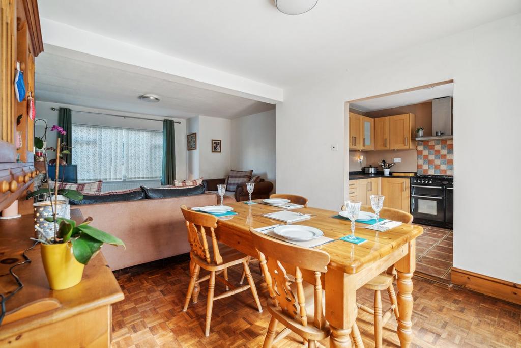 Hill End Road, Harefield UB9 4 bed semidetached house for sale £620,000