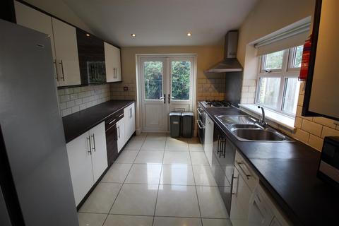 6 bedroom house to rent, 15 Peveril Road, Beeston, NG9 2HY