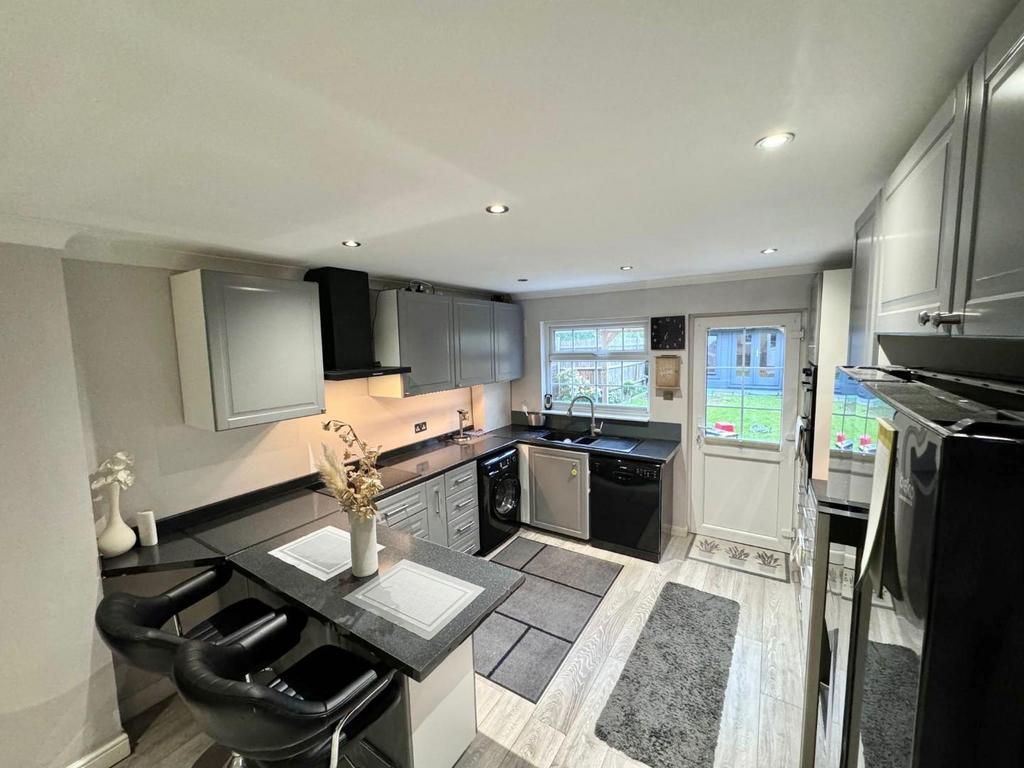Kitchen x2.jpeg