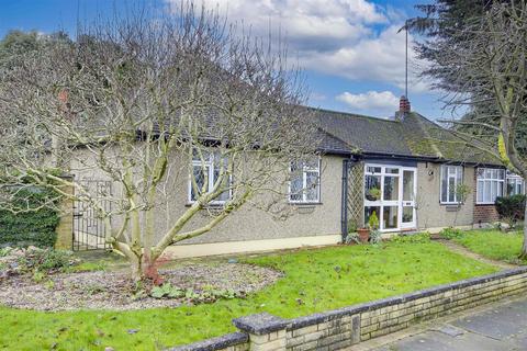 3 bedroom semi-detached bungalow for sale, Lyndhurst Gardens, Enfield